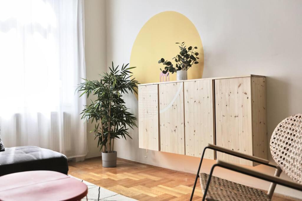 Unwind In Style W Sauna Dsgn 2Br Home Budapest Exterior photo